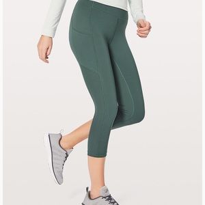Lululemon Speed Up Crop 21’ Like New!